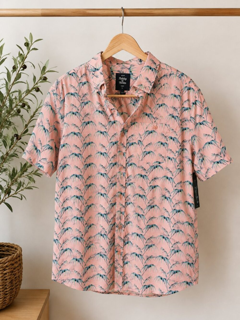 Artistry in Motion Men’s Tropical Palm Print Button Up Shirt NWT Large Slim Fit